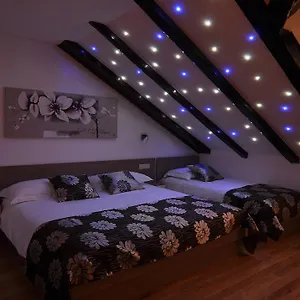 Deluxe & Sarella Apartment
