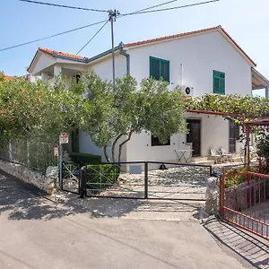 And Ruza Apartment Trogir